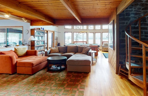 Vergennes House | Dog-Friendly A-Frame Home on Lake Champlain w/Private Hot Tub, Hammock, & WiFi