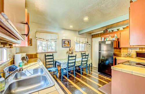 Tahoe Island Cabin | Dog-friendly cabin with private hot tub near Camp Richardson