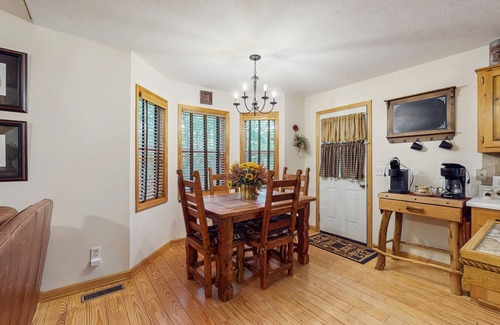 Blairsville House | Dog-Friendly Cabin W/Lofted Layout, Enclosed Yard, High-Speed WiFi, & Firepit