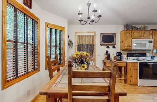 Blairsville House | Dog-Friendly Cabin W/Lofted Layout, Enclosed Yard, High-Speed WiFi, & Firepit