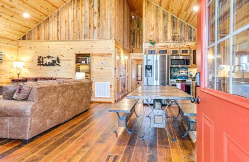 Murphy House | Dog-Friendly Cabin with Fire Pit and Hot Tub!