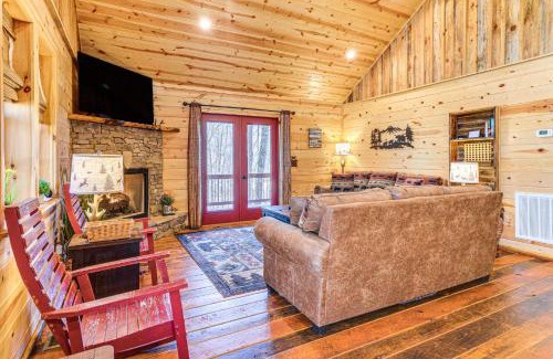 Murphy House | Dog-Friendly Cabin with Fire Pit and Hot Tub!
