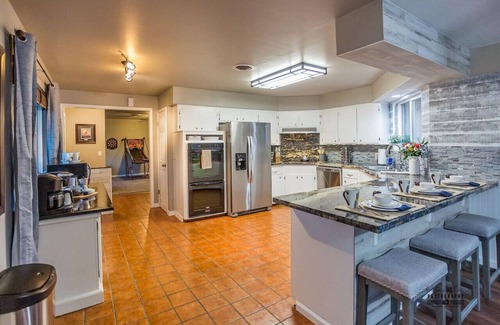 Gore Ranch House | Dog Friendly Canopy Lit Pool 2 Masters w/Kings