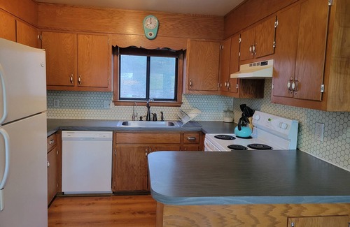 Stroudsburg Ski Chalet | Dog-Friendly Chalet in the Heart of the Poconos-Fenced Yard