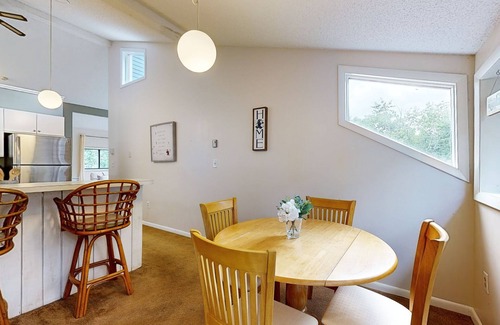 Thornton Condo | Dog-friendly condo with 4 pools, pickleball, gym, sauna, tennis, game room, BBQ