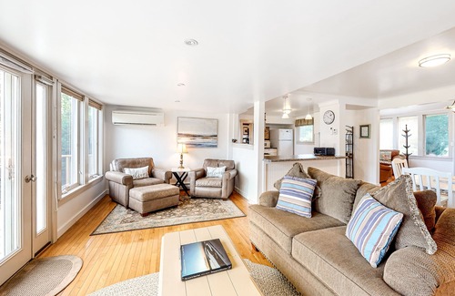 Owls Head Cottage | Dog-friendly cottage with amazing bay views & deck - snowbirds welcome