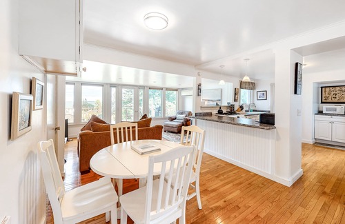 Owls Head Cottage | Dog-friendly cottage with amazing bay views & deck - snowbirds welcome