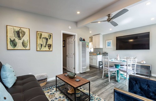 Ocean Beach House | Dog Friendly Cottage with Ocean Beach Charm