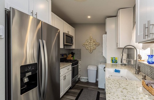 Ocean Beach House | Dog Friendly Cottage with Ocean Beach Charm