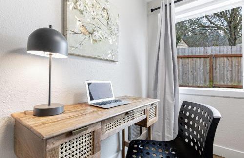 North City House | Dog Friendly Cozy Remodeled Shoreline Rambler