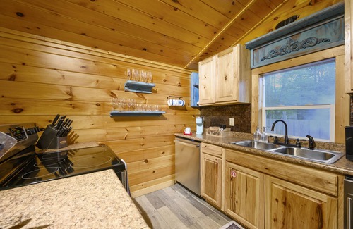 Broken Bow Cabin | Dog-Friendly Creekside Escape Close to State Park