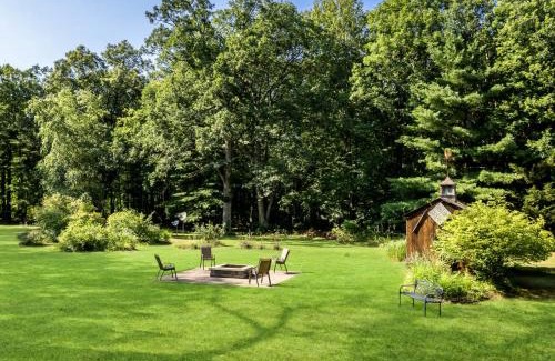 Kendall House | Dog-Friendly Dual Homes in the Woods with Lake Access
