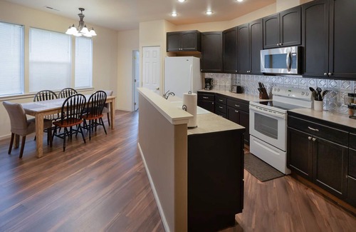 College Place House | Dog-Friendly Duplex with Large Yard, and Great Location Next to WWU