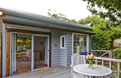 Lorne Apartment | Dog friendly Goose Crossing studio, 15 minute walk to the beachn9 Babington Lane