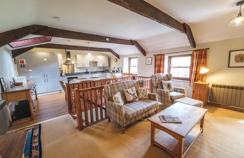 Fremington House | Dog friendly holiday home for 4 people, breath taking scenery, WiFi & only a short walk to the pub.
