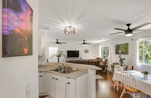 Kapoho House | Dog-friendly home near the ocean with lanai, washer/dryer, desk and Free Wifi