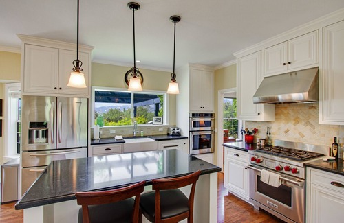 Healdsburg House | Dog-friendly home on 10 acres w/private hot tub, English garden, patio