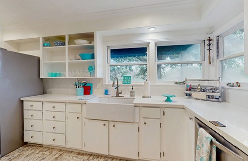 Port Bolivar House | Dog-Friendly home with spacious living and dining room, close to the beach