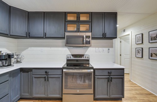 Midlothian House | Dog-Friendly Home w/Yard & Fire Pit in Midlothian