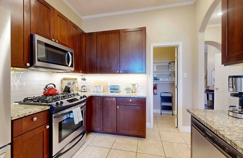 West Congress House | Dog-friendly house with enclosed backyard, W/D, close to Downtown Austin