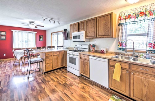 Palestine House | Dog-Friendly Illinois Home w/ Private Yard!