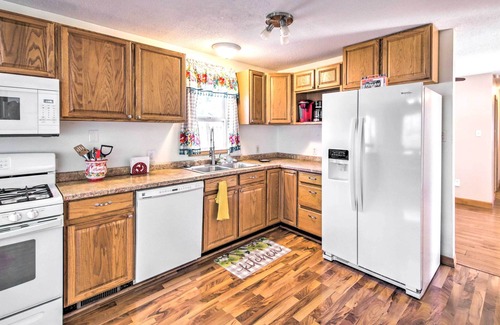 Palestine House | Dog-Friendly Illinois Home w/ Private Yard!
