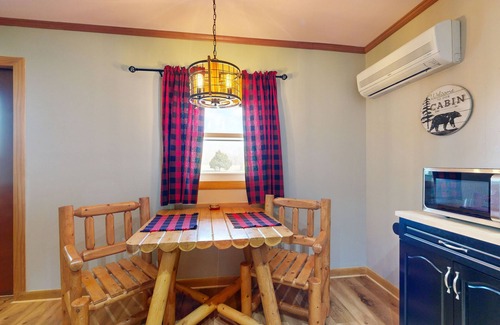 Murphysboro Apartment | Dog-friendly, lakefront cabin with porch & firepit - near wineries & trails
