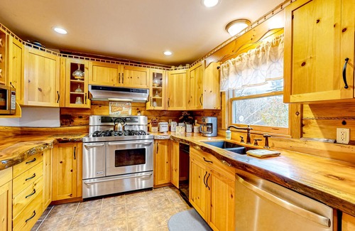 Fryeburg House | Dog-friendly log cabin on 44 acres with woodstove & porch, near lakes/skiing