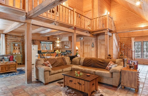 Mauston House | Dog-friendly log cabin on the river with deck & firepit - near Wisconsin Dells