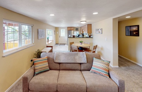 Friendly House | Dog-friendly lower level of duplex w/enclosed deck, washer/dryer, mountain view
