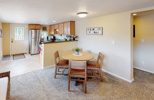 Friendly House | Dog-friendly lower level of duplex w/enclosed deck, washer/dryer, mountain view