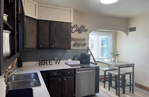 Windsor House | Dog Friendly ~ Old Town Windsor ~ Locust Abode