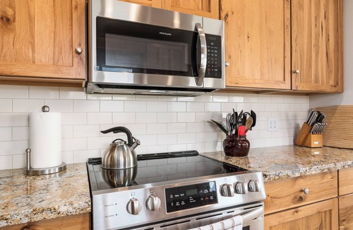 Cathlamet House | Dog Friendly Puget Island Home on the Columbia River. Winter Rates!