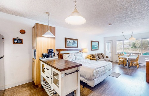 Neskowin Apartment | Dog-friendly, riverfront suite at oceanfront Proposal Rock Inn - steps to beach