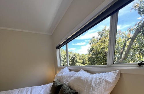 Aongatete Cabin | Dog friendly, rural, close to beaches, cafes, bush walks and golf courses