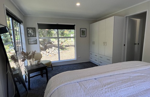 Aongatete Cabin | Dog friendly, rural, close to beaches, cafes, bush walks and golf courses
