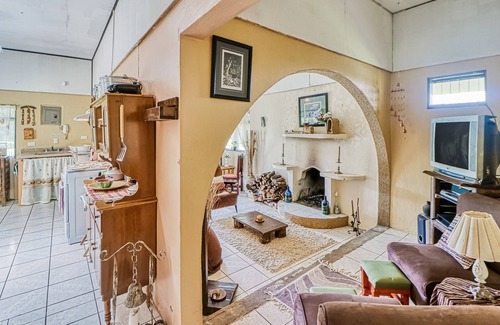 Copey House | Dog-Friendly, Secluded Getaway W/Game Room, Stunning Terrace & WiFi