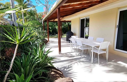 Currimundi House | Dog friendly, spacious duplex, close to beautiful Currimundi beach.