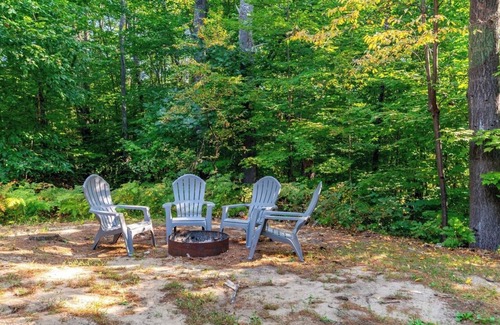 Fryeburg Ski Chalet | Dog-friendy spacious chalet with lake access in peaceful Fryeburg