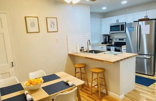 St. Louis House | Dogtown: St. Louis Family Favorite! Forest Park, Zoo, Arch, SLU, WashU, Yard,BJC