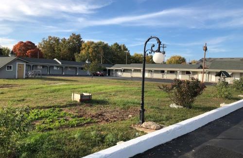 Springfield Hotel | Dogwood Park Inn