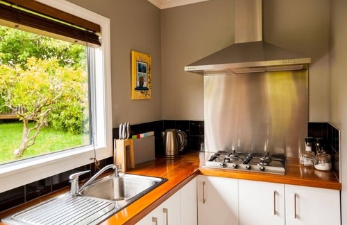 Kerikeri Cottage | DoLittle Cottage on organic citrus orchard, farm animals, pool, total bliss