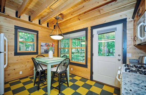 Fennville House | Dollybrook 8 - Pet friendly - Community Pool(CLOSED for the season) - Groups welcome