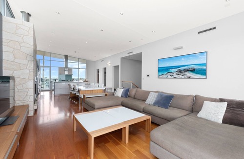 Wannanup House | Dolphin Break: right on the beach with AMAZING OCEAN VIEWS and plunge pool