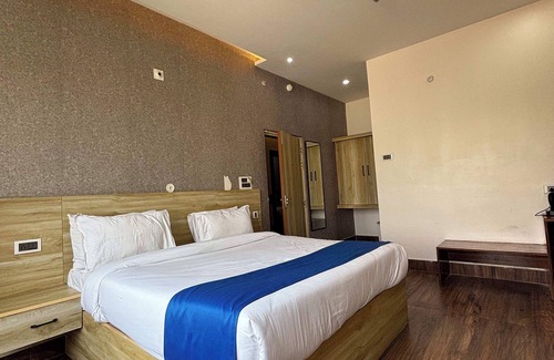 Bara Banki Hotel | Dolphin club and Resort