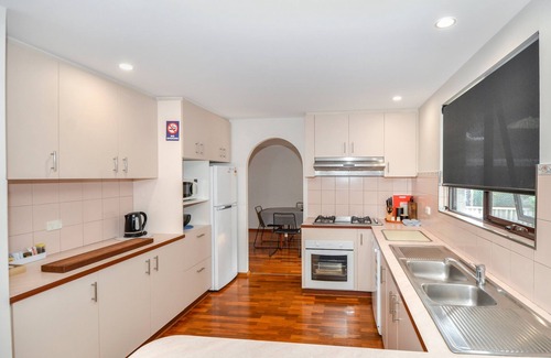 Mount Clarence Apartment | Dolphin Lodge- Self contained apartments-200 meters from Middleton Beach