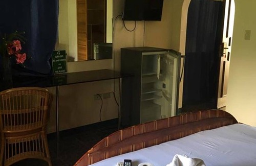 Puerto Galera Hotel | Dolphinbay Beachfront & Dive Resort