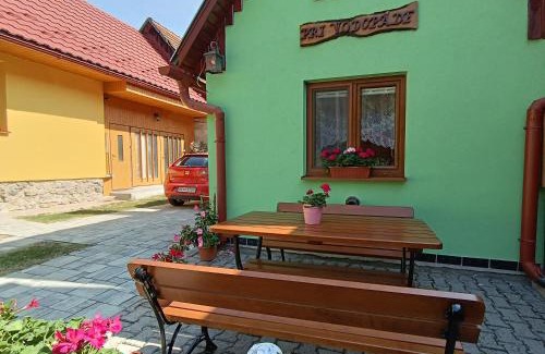 Lucky House | Domček pri vodopáde