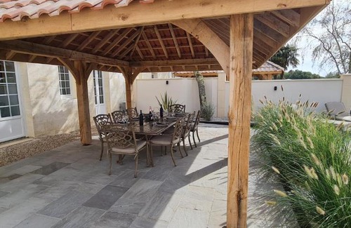 Villegouge House | Dom Peyreton Prestige cottages set in a charming wine property