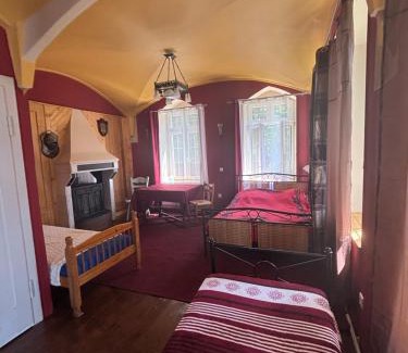 Lesna House | Dom pod Orlimi Skałami - blisko Zamku Czocha i Jeziora Leśniańskiego